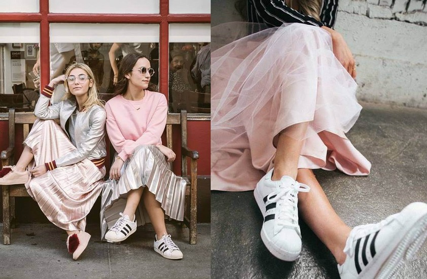 La tendencia de usar falda o vestido con tenis