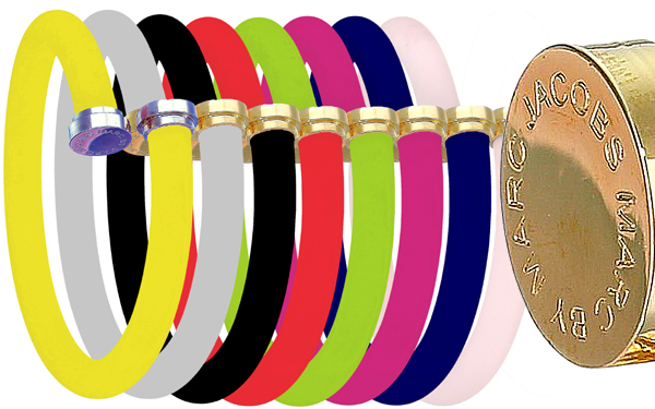 Brazalete Tubular de Silicona de Marc by Marc Jacobs.