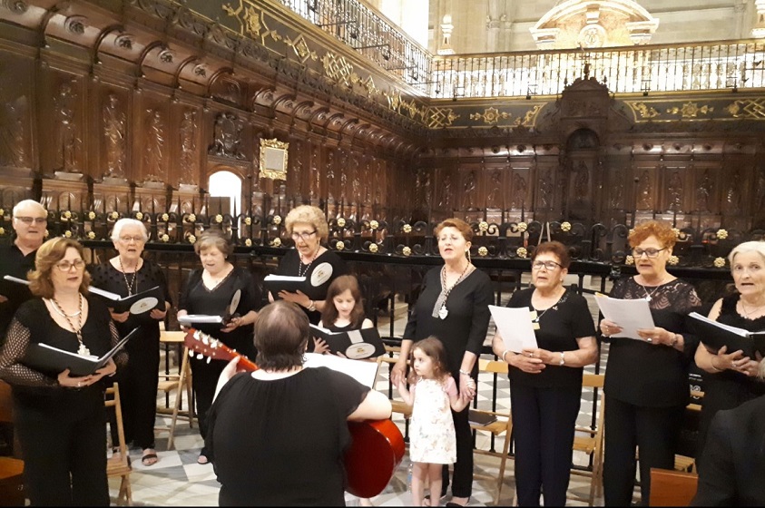 Participar en un coro para los amantes de la música