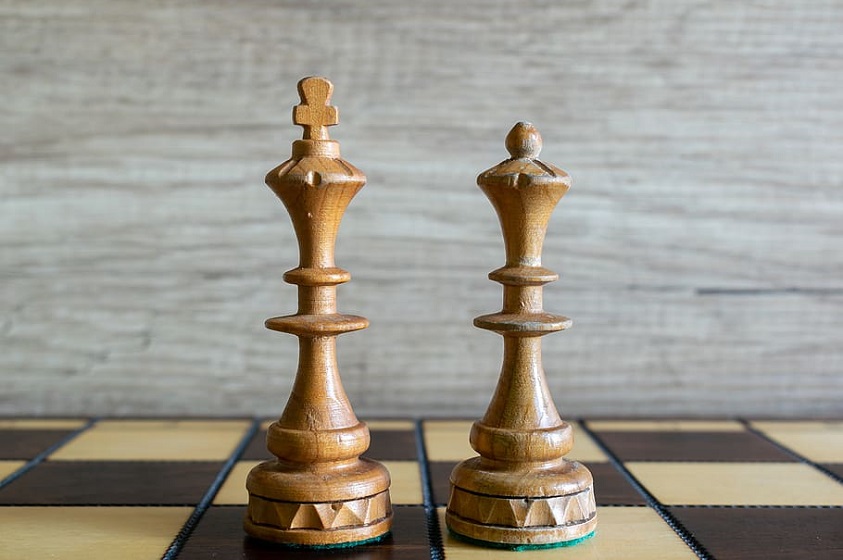 La dama y el rey piezas clave en ajedrez