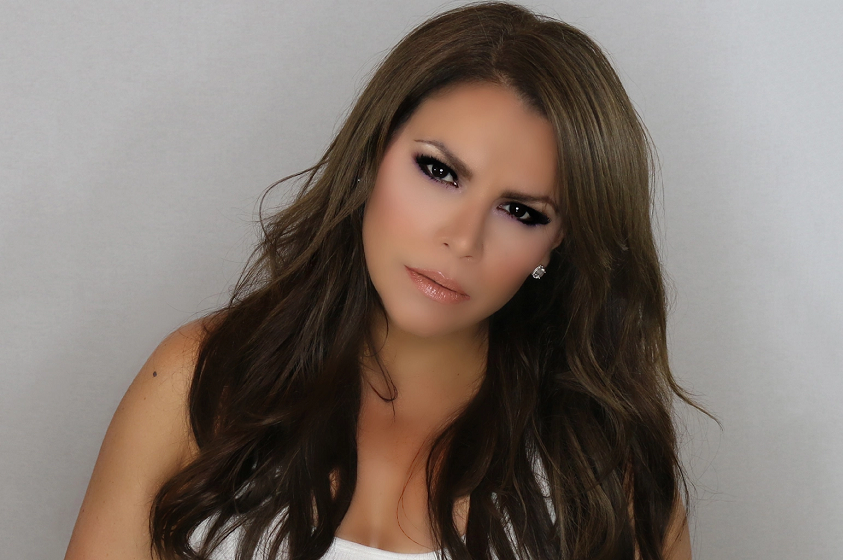 El nuevo sencillo «Ojalá» de la cantante Olga Tañón